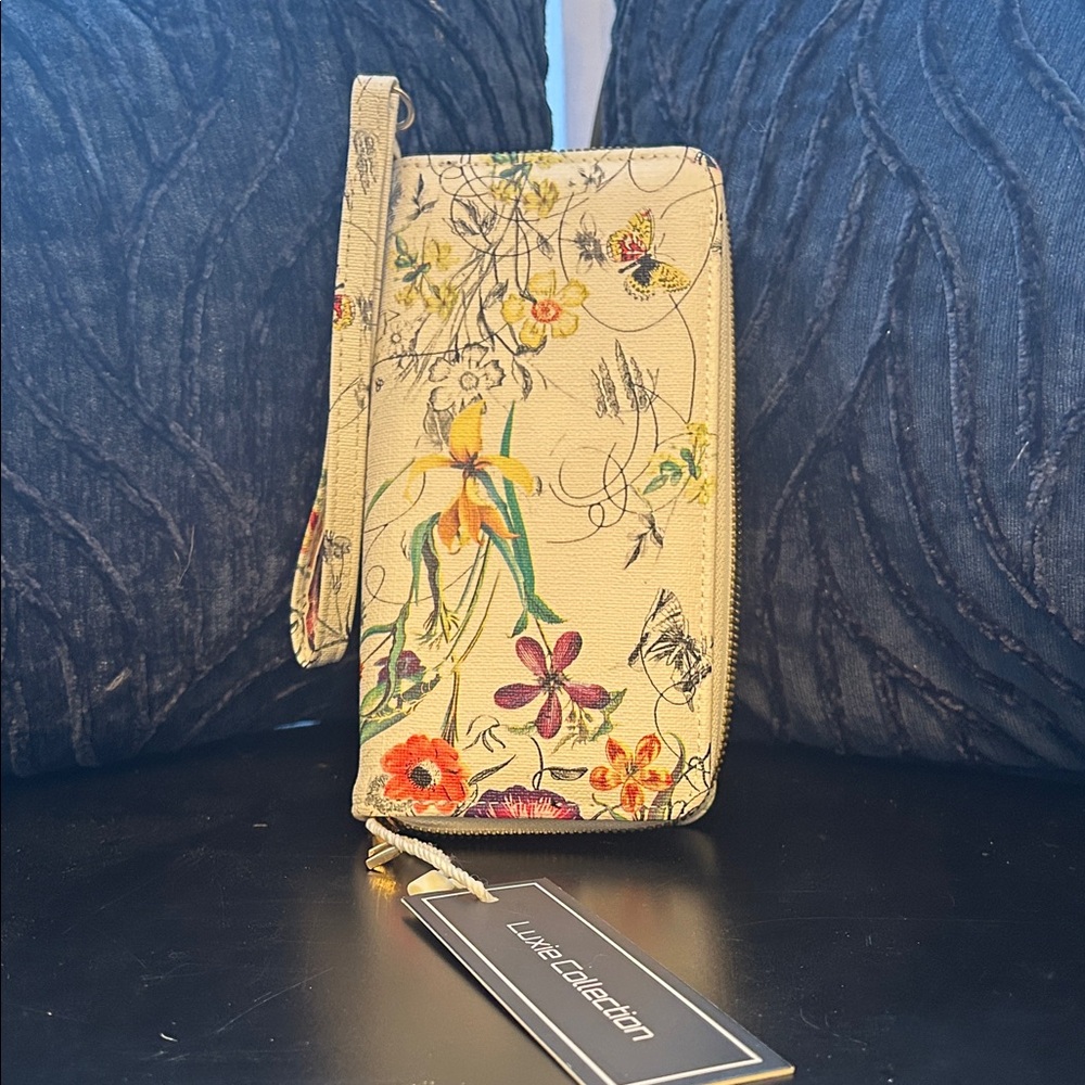 Dasein Floral Wristlet Wallet NWT